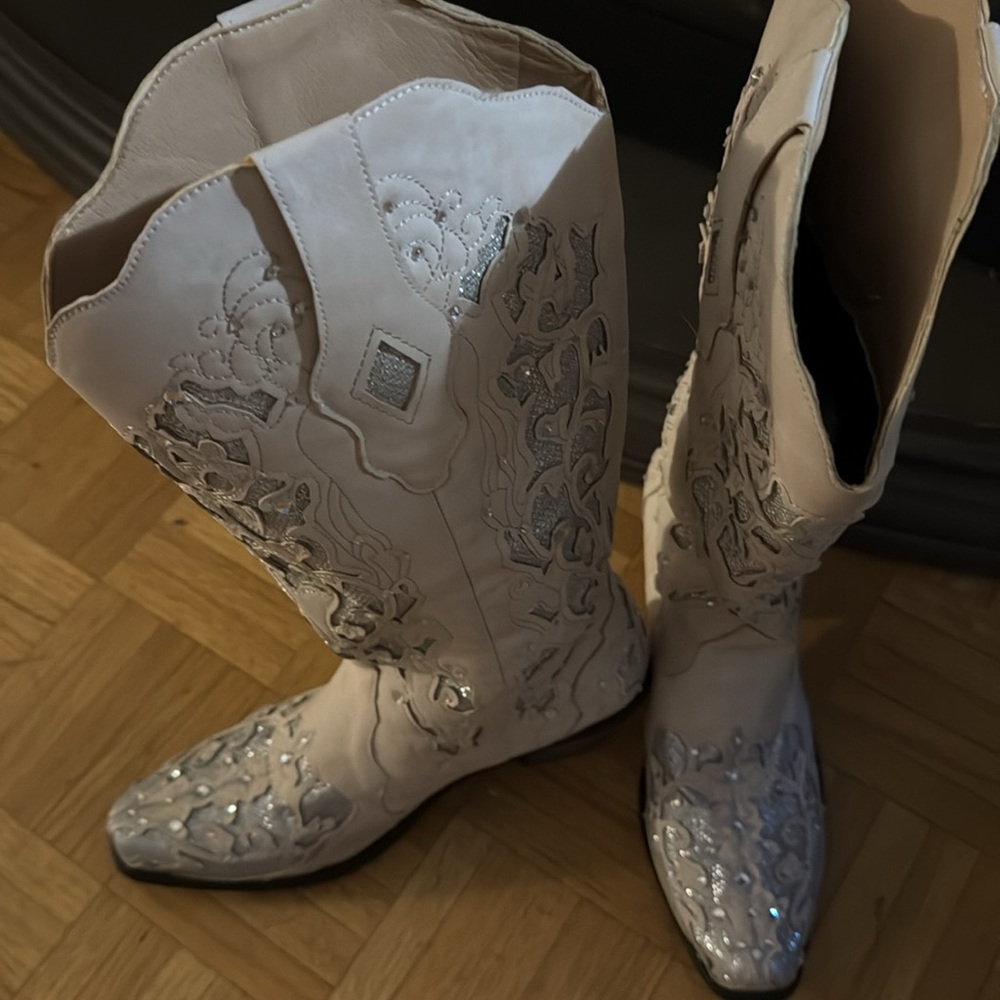 Ladies 7.5 Sparkle and Rhinestone Dressy Boots - Picture 3 of 10